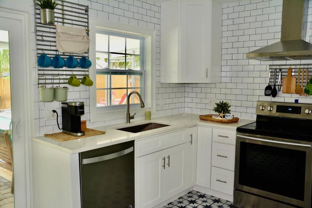 Tropical Retreat Near Beaches, Cruise Terminals Merritt Island Esterno foto