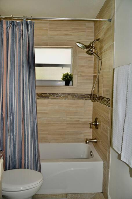 Tropical Retreat Near Beaches, Cruise Terminals Merritt Island Esterno foto